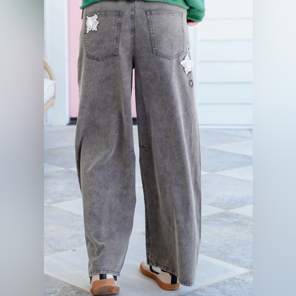 Blue Velvet NWT Noir Straight Leg Pants with Floral Crochet Detail Size Large - Picture 5 of 10